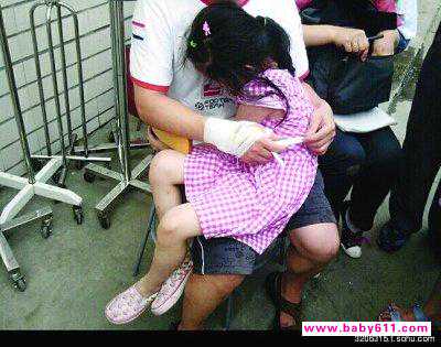 武汉代生公司客服电话	,北京地铁事故：男子将女儿举起避开危险